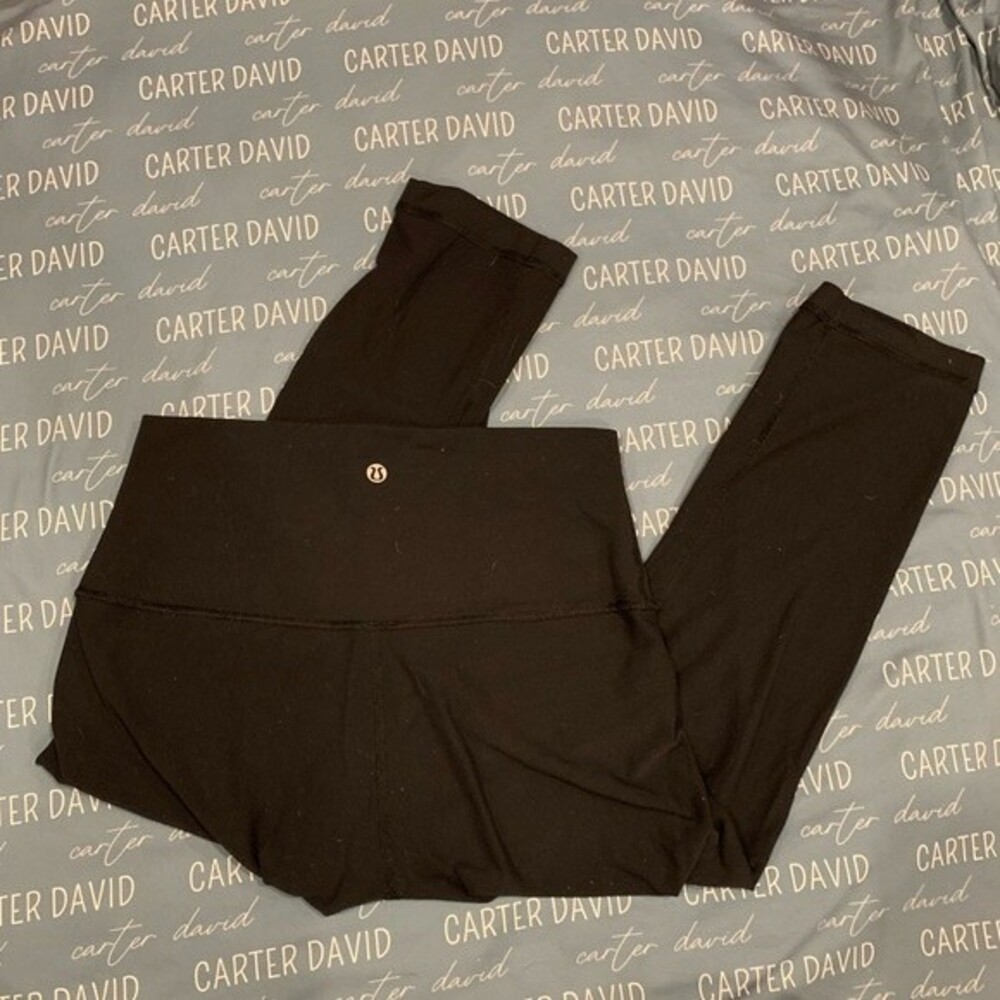 Lululemon size 4 cropped high rise leggings no pockets minor pilling